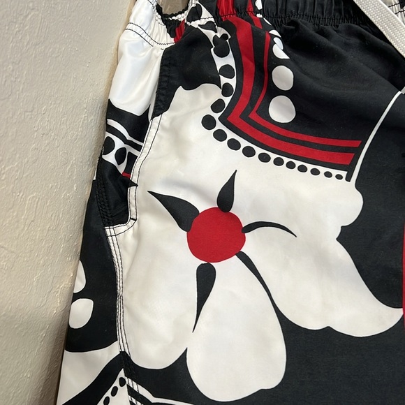 Rare Speedo Swim Black, White & Red Shorts super cool Designed Sportswear Fun 🤩 - Picture 6 of 8